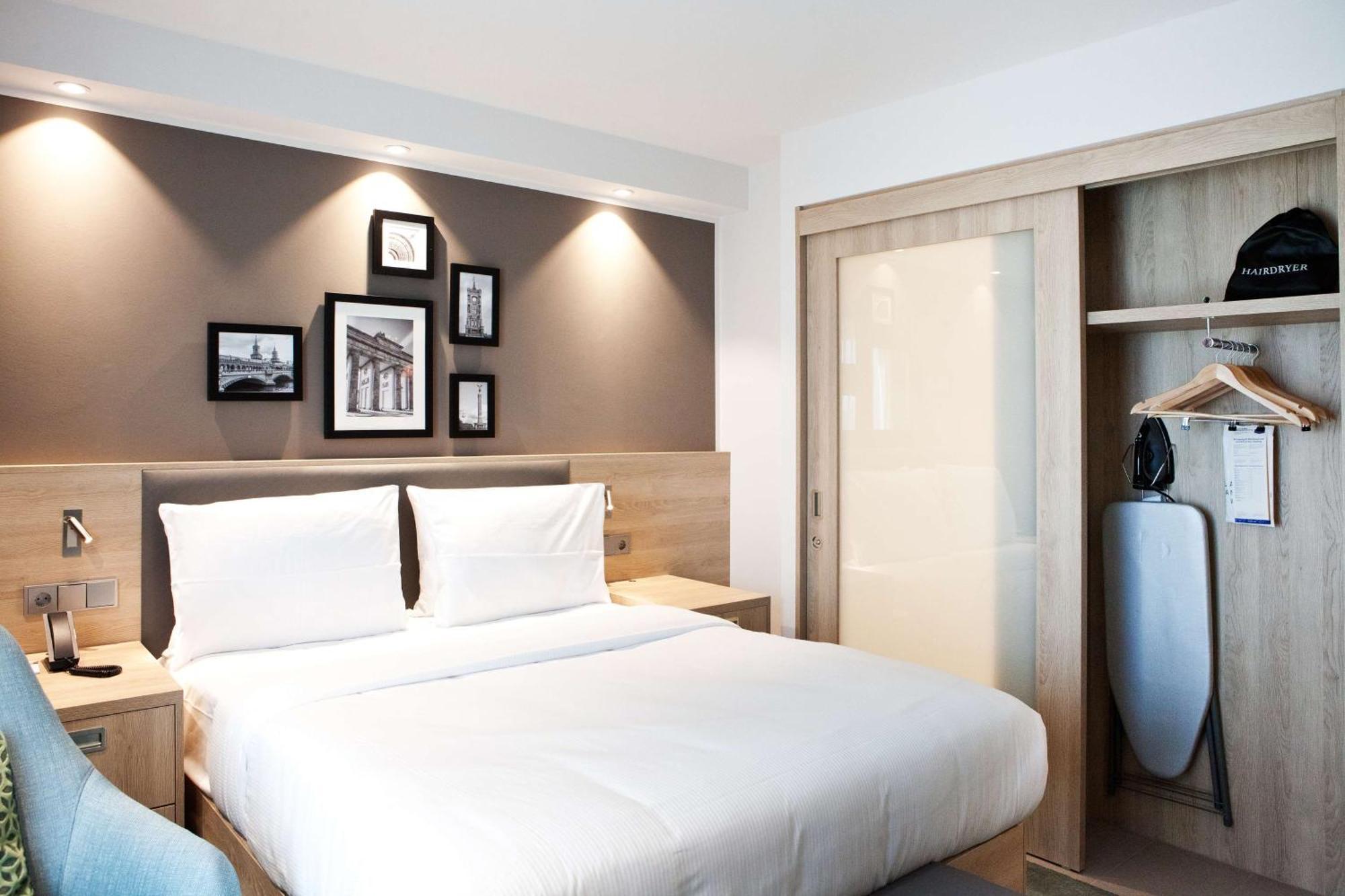 Hampton By Hilton Berlin City East Side Gallery Exterior photo