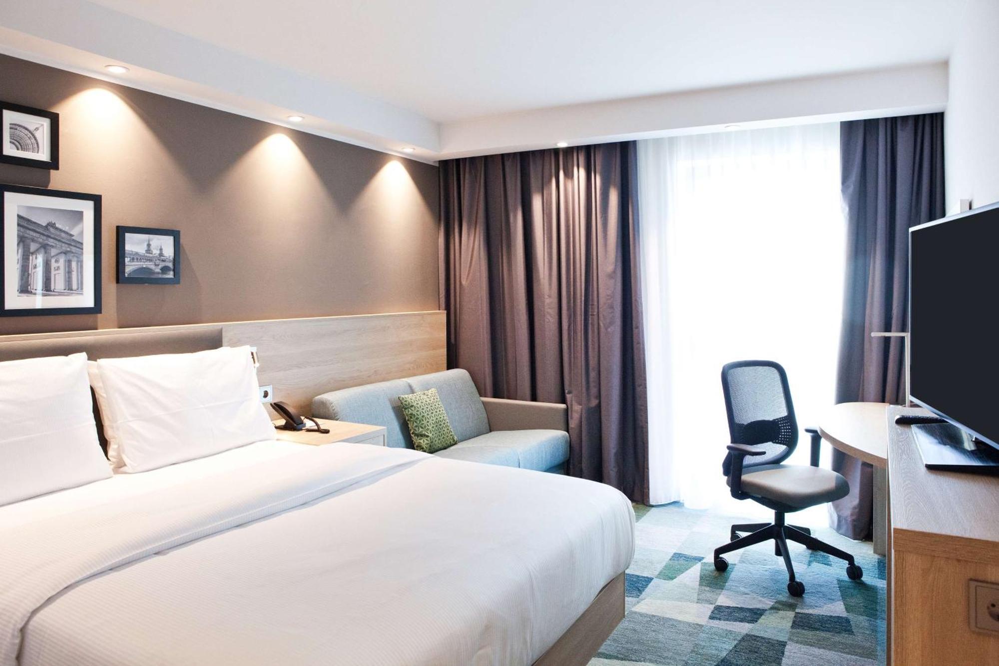 Hampton By Hilton Berlin City East Side Gallery Exterior photo
